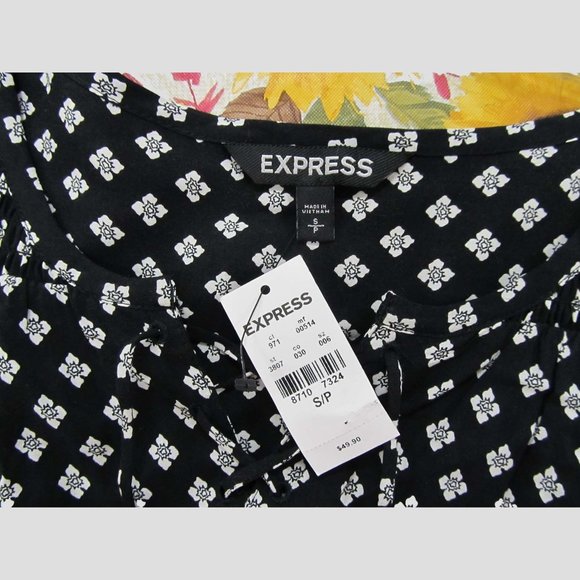 Express Loose Fitting Black/White Top Size Small - Picture 3 of 4